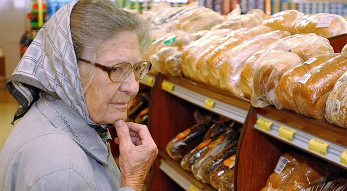 Не по карману: россияне снижают траты на овощи и хлеб