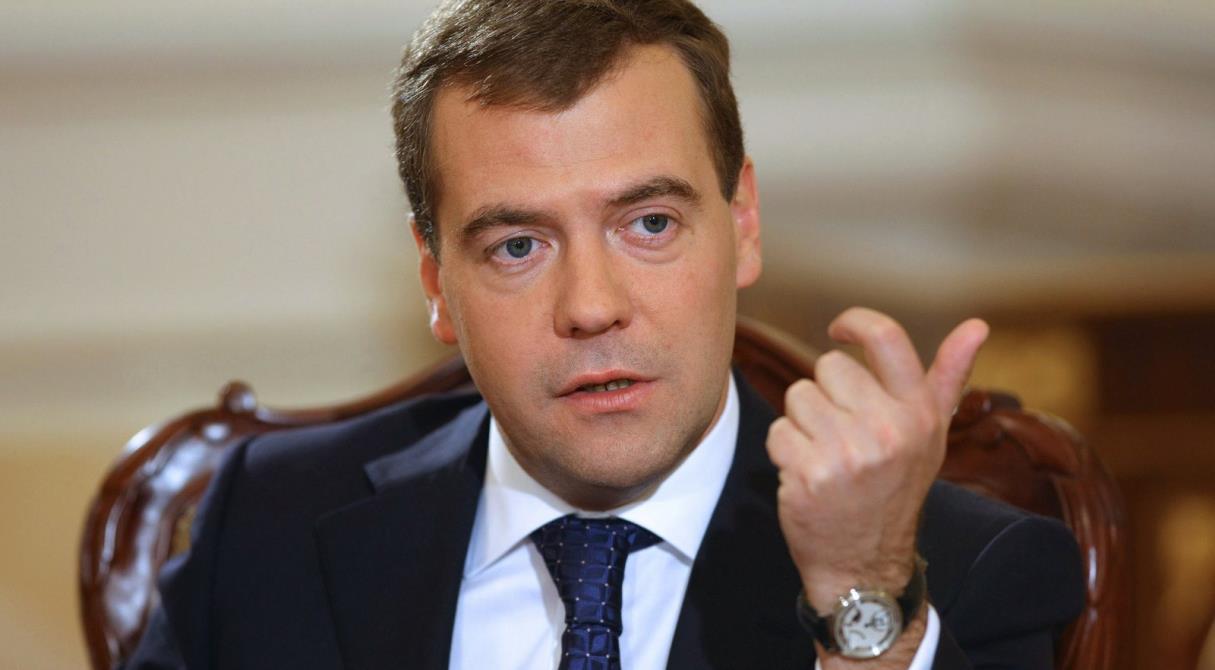 Дмитрий Медведев отменяет земельный налог для многодетных