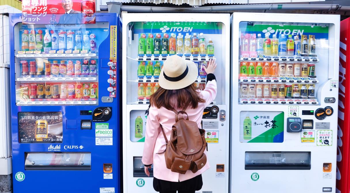 Можно ли самозанятым торговать продуктами через автоматы? Мнение налоговой